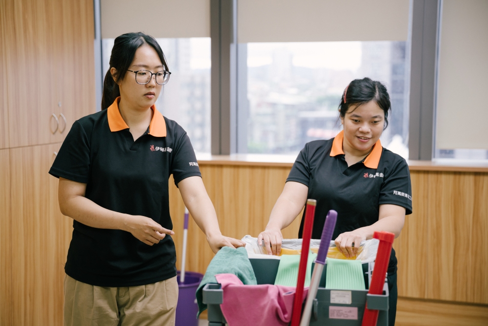 以信任為核心的支持系統 就業服務牽手同行 49 02%E8%94%A1%E4%BE%9D%E9%9D%9C%E4%B8%BB%E4%BB%BB%E8%A6%AA%E8%87%AA%E7%A4%BA%E7%AF%84%E6%B8%85%E6%BD%94%E6%B5%81%E7%A8%8B%EF%BC%8C%E9%99%AA%E4%BC%B4%E5%BA%87%E8%AD%B7%E5%93%A1%E5%B7%A5%E5%9C%A8%E5%AF%A6%E4%BD%9C%E4%B8%AD%E7%B4%AF%E7%A9%8D%E6%8A%80%E8%83%BD%E8%88%87%E4%BF%A1%E5%BF%83