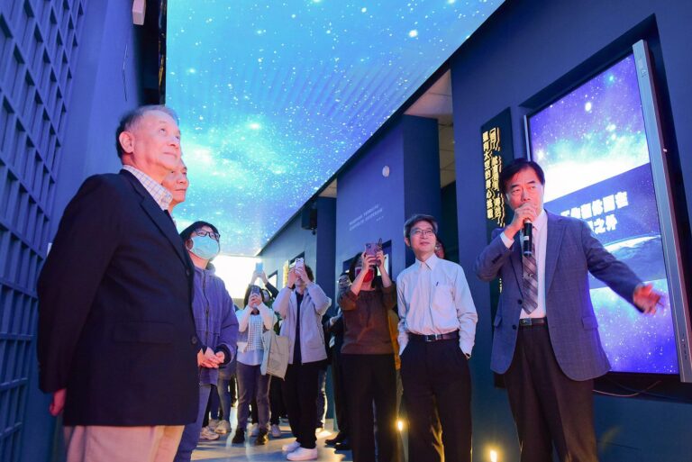 中原大學理學院啟用「星空走廊」　打造沉浸式太空與天文學習場域