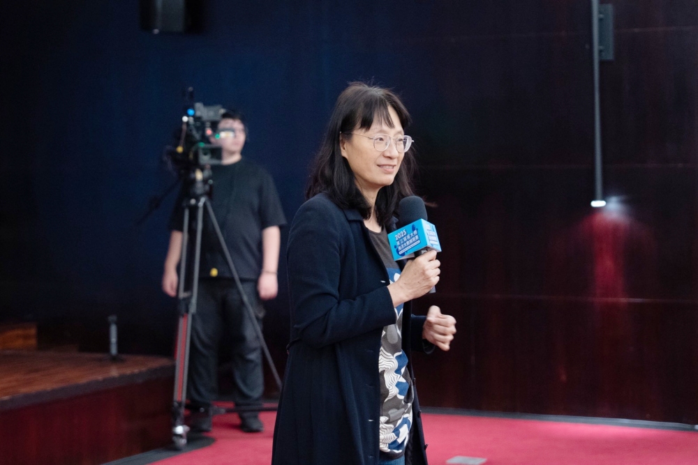 AI浪潮席捲數位海洋!諾大師競賽決賽與海洋論壇共譜永續新篇章 6 02%E3%80%8C2025%E7%AC%AC%E4%B8%89%E5%B1%86%E8%AB%BE%E5%A4%A7%E5%B8%AB%E6%B5%B7%E6%B4%8B%E5%A4%A7%E6%95%B8%E6%93%9A%E7%AB%B6%E8%B3%BD%E3%80%8D%E9%99%B3%E7%92%8B%E7%8E%B2%E9%99%A2%E9%95%B7%E5%8B%89%E5%8B%B5%E9%9D%92%E5%B9%B4%E5%AD%B8%E5%AD%90