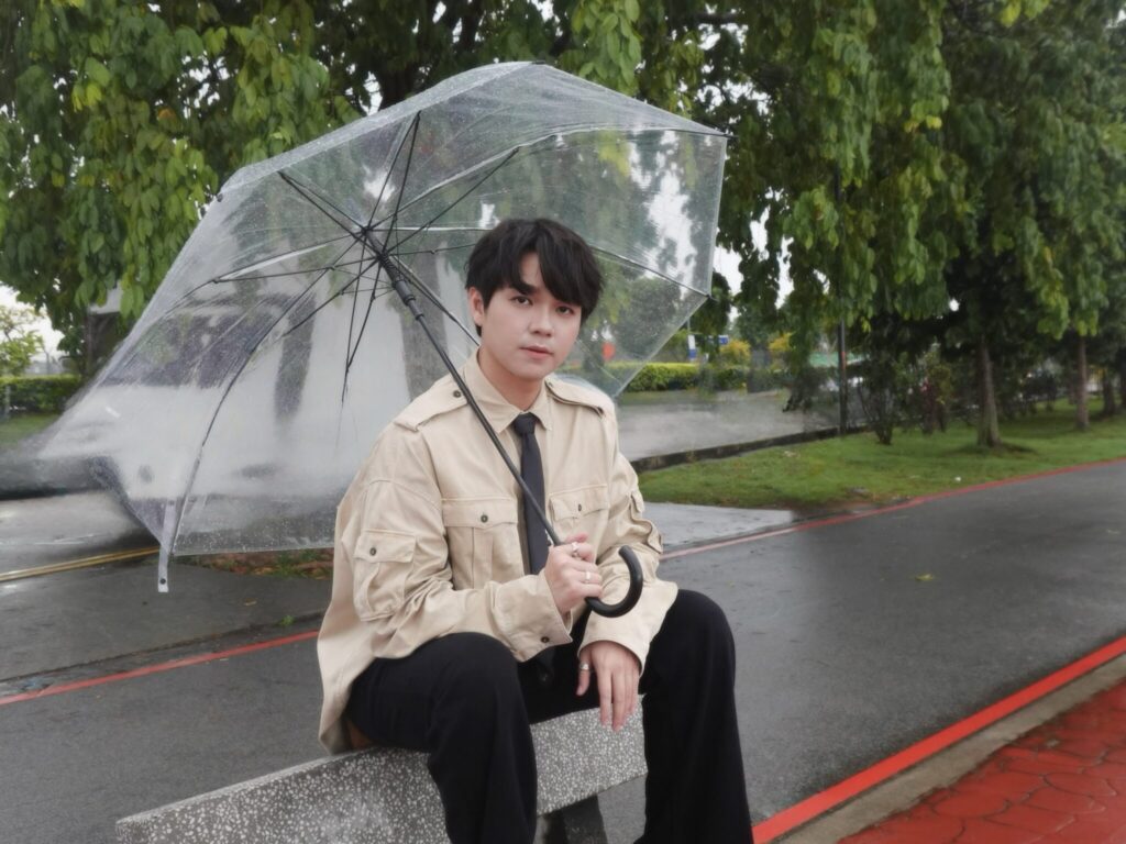 黃俊榮新作品靈感來自等不到訊息 嘴上說沒關係心裡卻酸 黃俊榮新作品靈感來自等不到訊息 嘴上說沒關係心裡卻酸