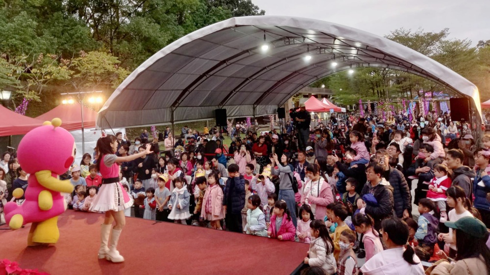 自來水園區聖誕音樂會 史努比與市民朋友在樂曲中共度佳節 18 03%E8%87%AA%E4%BE%86%E6%B0%B4%E5%9C%92%E5%8D%80%E8%81%96%E8%AA%95%E9%9F%B3%E6%A8%82%E6%9C%83