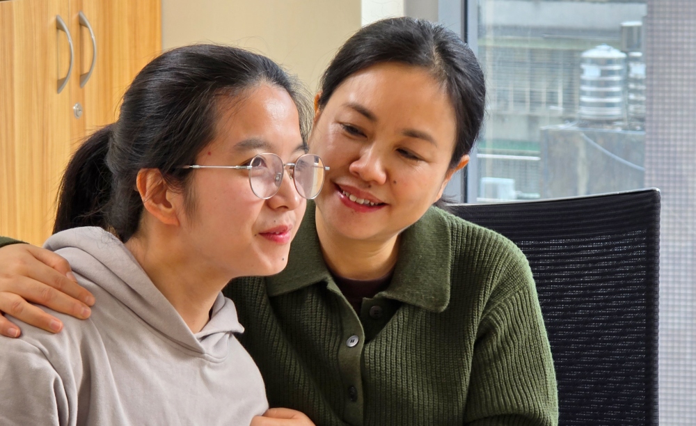 用愛與溫柔陪伴孩子自立:高靜女士28年的堅毅之路 8 03%E9%AB%98%E9%9D%9C%E5%A5%B3%E5%A3%AB%E4%B8%80%E8%B7%AF%E9%99%AA%E4%BC%B4%E6%95%8F%E7%B4%94%E6%88%90%E9%95%B7%EF%BC%8C%E8%AE%93%E5%A5%B9%E8%AE%8A%E5%BE%97%E9%96%8B%E6%9C%97%E8%80%8C%E5%85%85%E6%BB%BF%E8%87%AA%E4%BF%A1