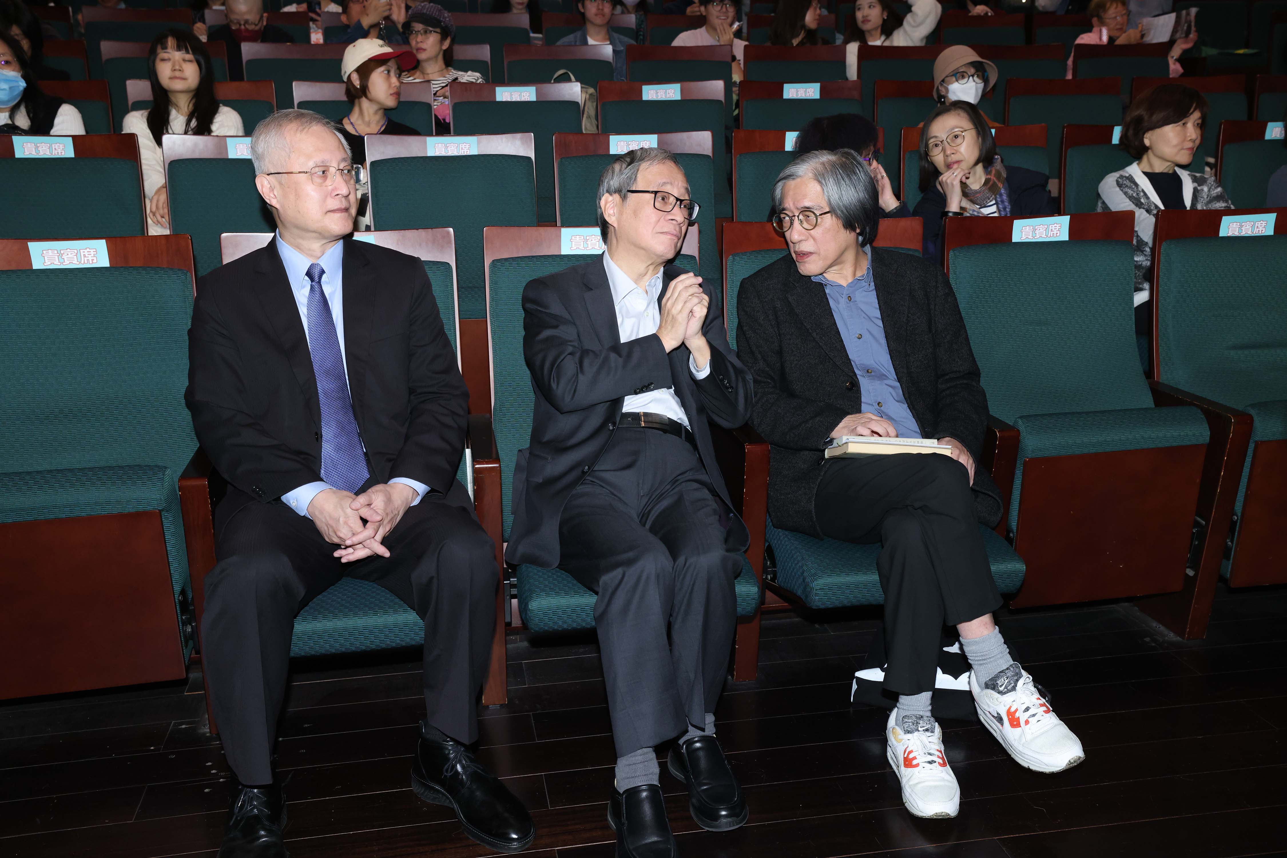 用閱讀跨年 迎向2026年 十大藝文名家共談時間的淬鍊 用閱讀跨年 迎向2026年 十大藝文名家共談時間的淬鍊