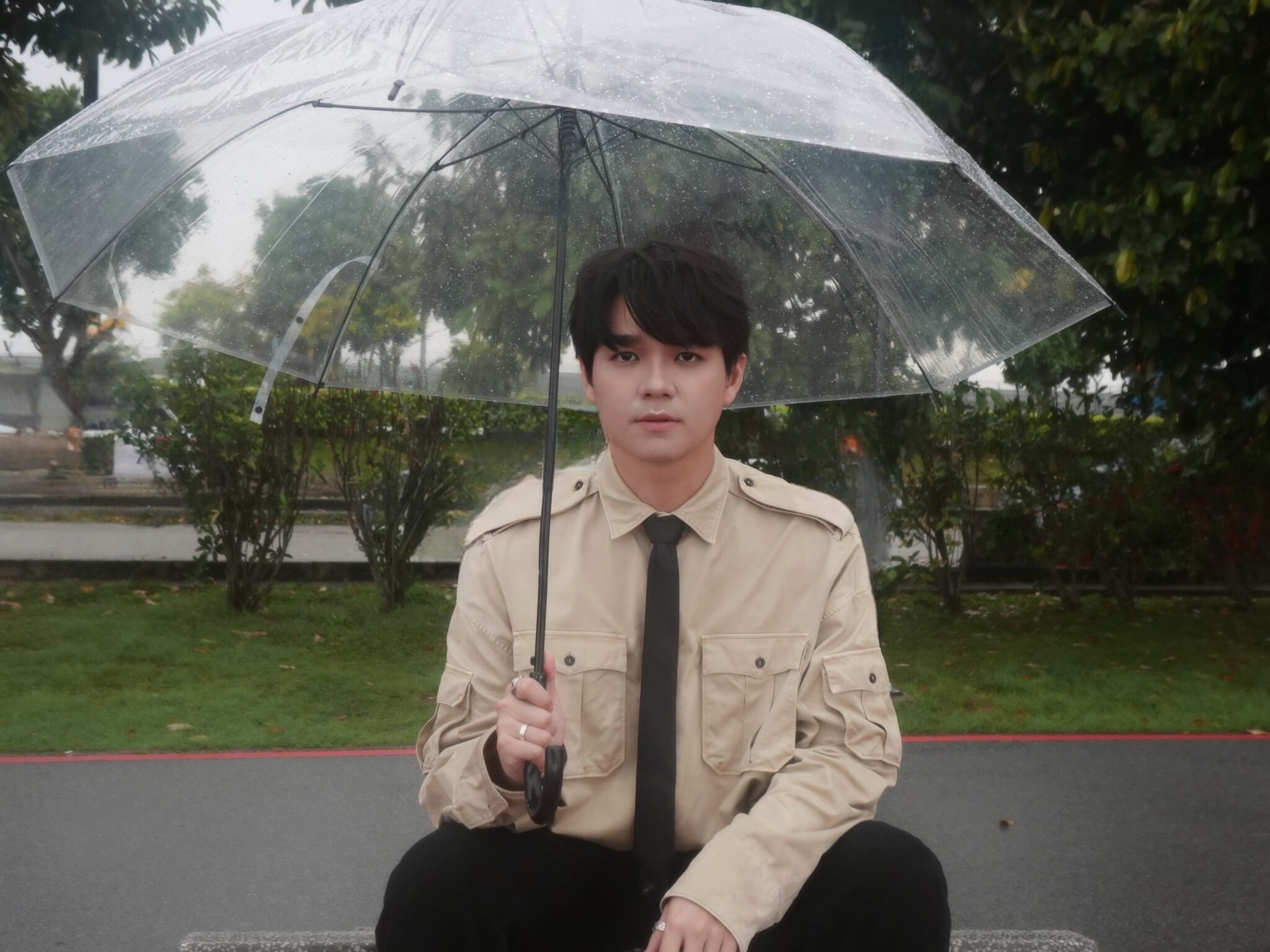 黃俊榮新作品靈感來自等不到訊息 嘴上說沒關係心裡卻酸 黃俊榮新作品靈感來自等不到訊息 嘴上說沒關係心裡卻酸