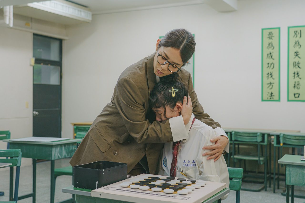 宇宙林思宇高壓逼哭學生 姜典帶頭爭取學生自主權