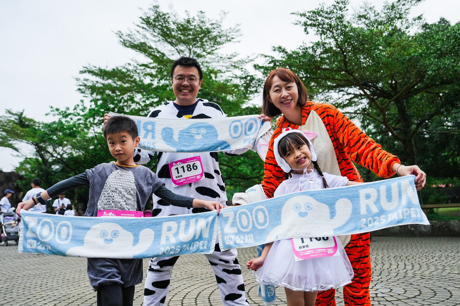 小公視動物園公益路跑 3500位大小朋友為保育動物而跑 百人動物扮裝團加油 小公視動物園公益路跑 3500位大小朋友為保育動物而跑 百人動物扮裝團加油