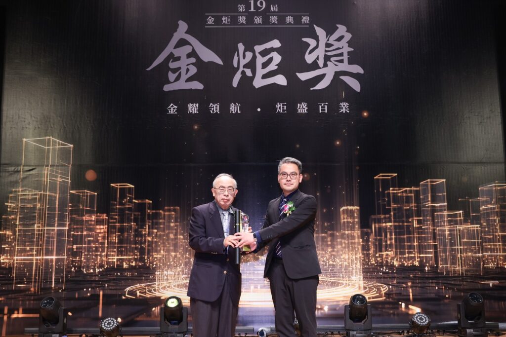 阿波羅電力榮獲金炬獎雙項肯定 從「用電成本」到「企業競爭力」,開啟能源合作新想像 阿波羅電力榮獲金炬獎雙項肯定 從「用電成本」到「企業競爭力」,開啟能源合作新想像