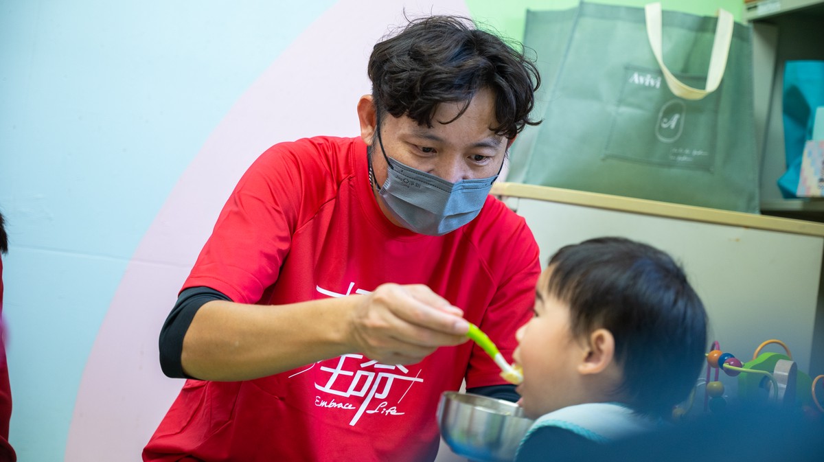 中化企業年年走入兒少照護現場 成為教保員最溫暖的助力 中化企業年年走入兒少照護現場 成為教保員最溫暖的助力