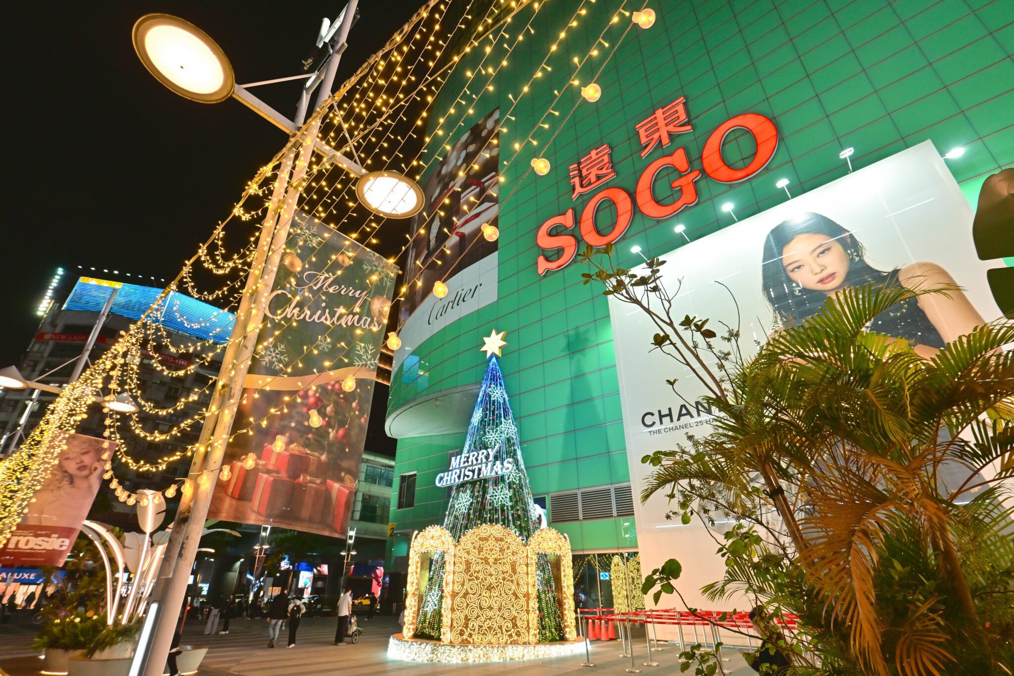 台北化身耶誕光影城!16大百貨聯手點亮街區 每週展演、集章抽獎浪漫玩到年底 台北化身耶誕光影城!16大百貨聯手點亮街區 每週展演、集章抽獎浪漫玩到年底