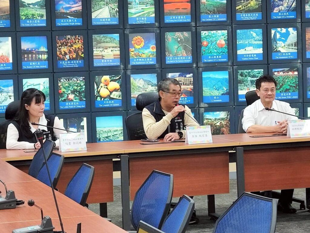 理論結合實務! 中市地政局促進公學交流 亞洲大學財法系師生參訪大里地政所 理論結合實務! 中市地政局促進公學交流 亞洲大學財法系師生參訪大里地政所