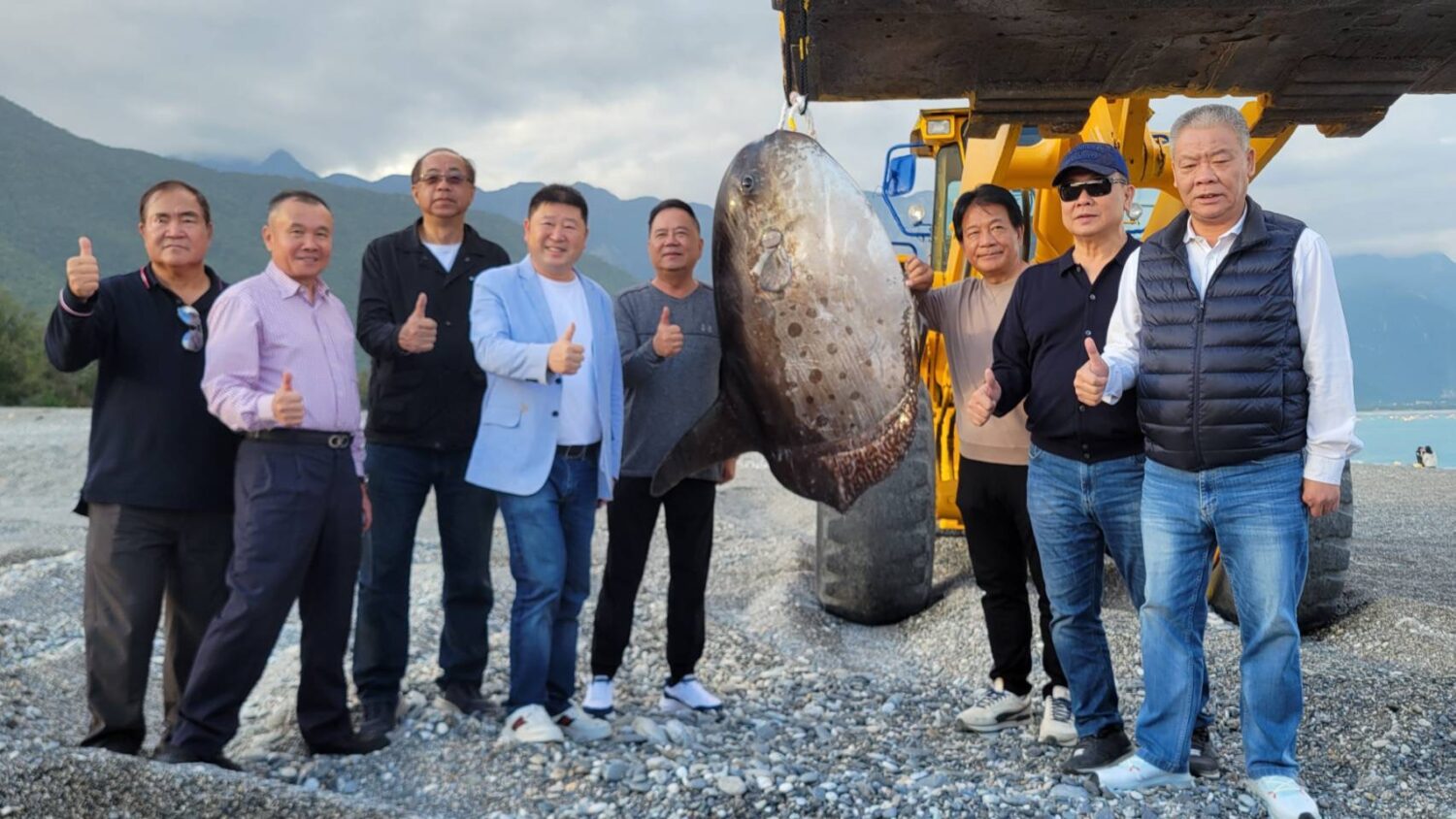 「第 18 屆全國副議長聯誼會」首日行程圓滿 張峻任東道主展現花蓮山海觀光魅力 副議長們也參訪了東昌定置漁場,了解傳統漁業如何結合生態教育與觀光體驗,發展為社區特色亮點。(圖/記者 趙靜姸翻攝)