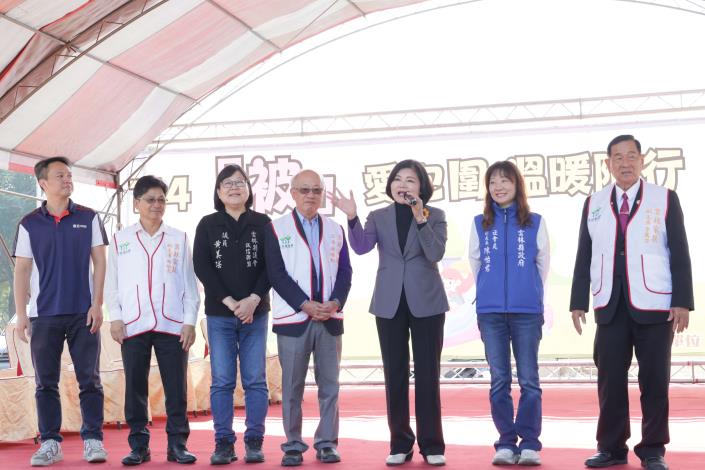 雲林家扶歲末園遊會登場 企業與社區愛心齊聚送暖 家扶歲末園遊會登場, 張麗善縣長鼓勵民眾用行動守護弱勢家庭、讓愛永續循環。