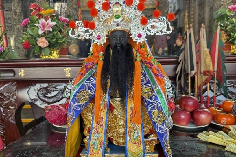 「傳統王船工藝」落腳宜蘭 宗教文化活動陸續登場 溫府千歲神像隨宜蘭王船遶境活動亮相,吸引信眾與民眾關注。(圖/宜蘭八重山西關廟提供)