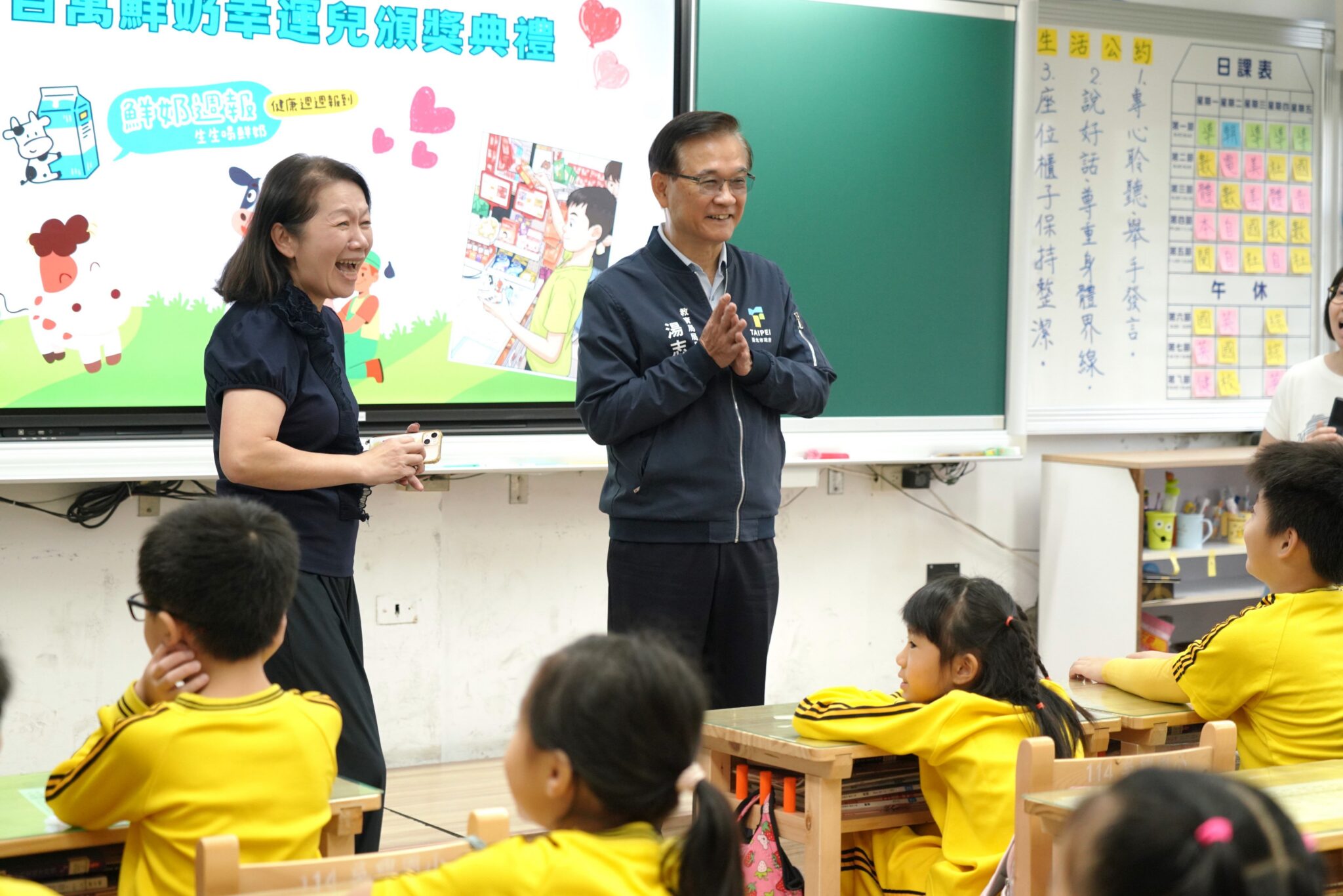 北市「鮮奶週報」百萬幸運兒出爐 教育局長驚喜贈送Switch 2 北市「鮮奶週報」百萬幸運兒出爐 教育局長驚喜贈送Switch 2