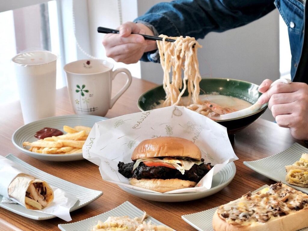 屏東人氣早午餐店:全天候供應輕食 享受貓咪陪伴的靜謐時光! 屏東人氣早午餐店:全天候供應輕食 享受貓咪陪伴的靜謐時光!