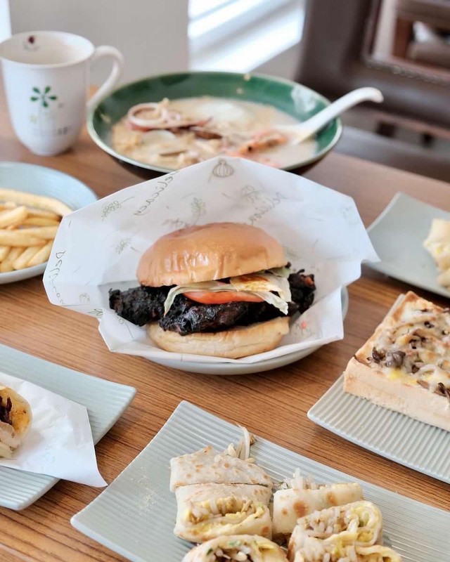 屏東人氣早午餐店:全天候供應輕食 享受貓咪陪伴的靜謐時光! 屏東人氣早午餐店:全天候供應輕食 享受貓咪陪伴的靜謐時光!