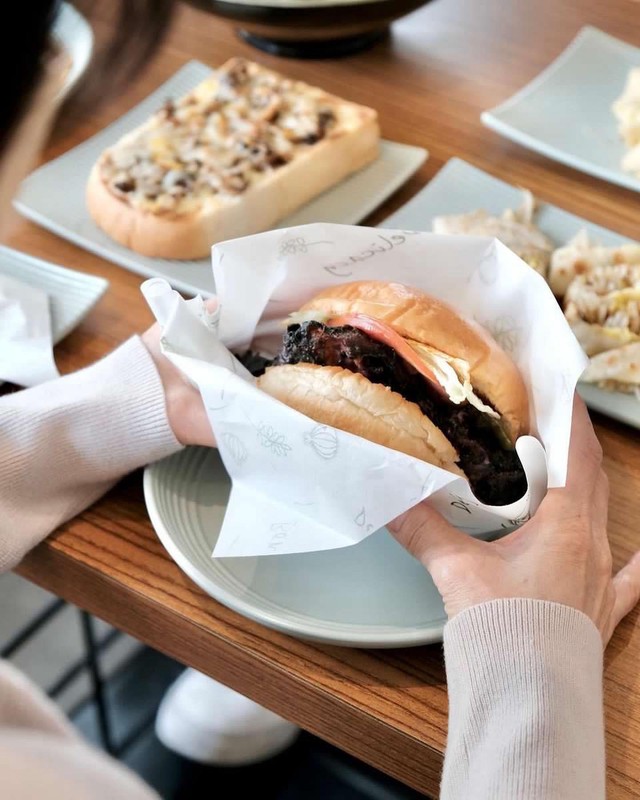 屏東人氣早午餐店:全天候供應輕食 享受貓咪陪伴的靜謐時光! 屏東人氣早午餐店:全天候供應輕食 享受貓咪陪伴的靜謐時光!