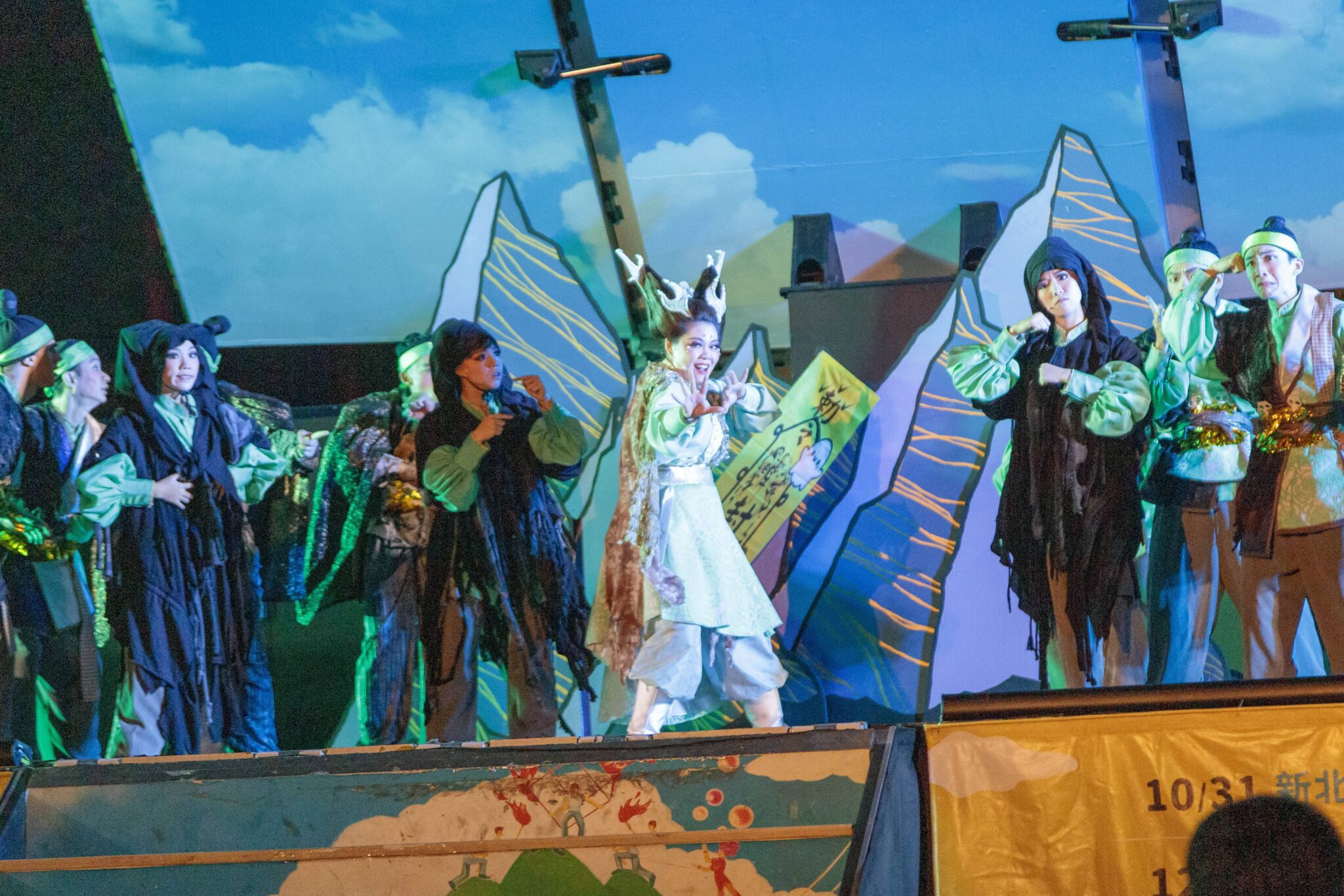 紙風車藝術卡車開進竹崎 歌仔戲演出逗樂全場 紙風車藝術卡車開進竹崎 歌仔戲演出逗樂全場