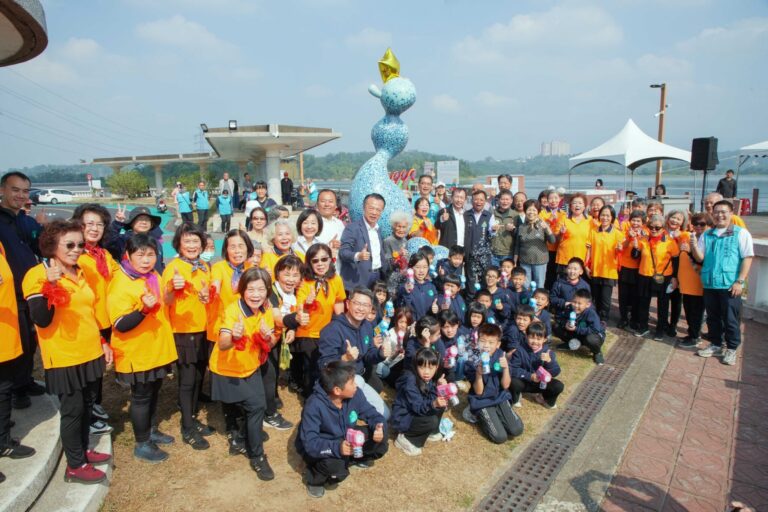 嘉義縣仁義潭全新地標「樂山樂水」揭幕　青銀世代共創家鄉記憶