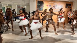 36份星光、跨越萬里的愛:唐玲把演藝圈變成非洲孩子的靠山 36份星光、跨越萬里的愛:唐玲把演藝圈變成非洲孩子的靠山