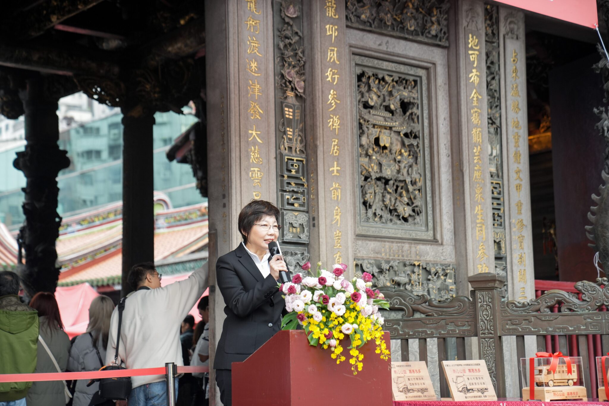 慈悲護環境!龍山寺偕信眾贈北市4輛回收車 助攻淨零碳排 慈悲護環境!龍山寺偕信眾贈北市4輛回收車 助攻淨零碳排