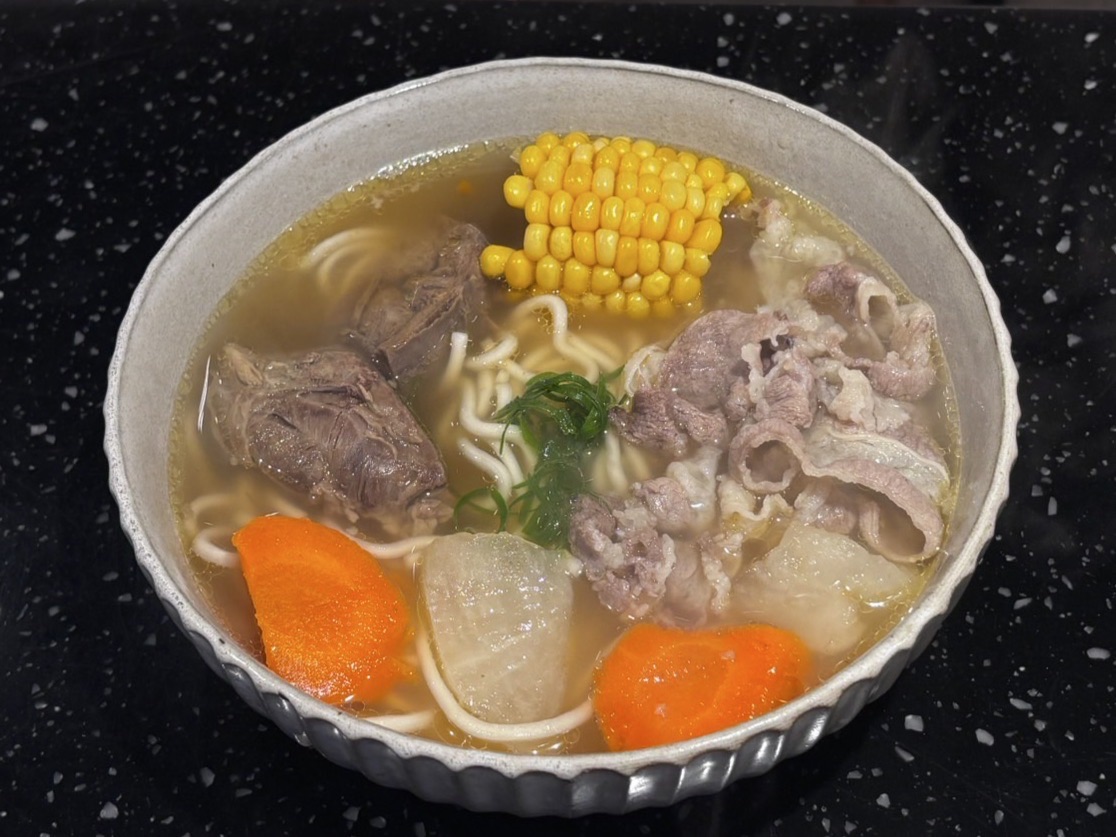 網紅琳賽阿姨親自坐鎮!「好食圓滿」西門店華麗轉型「時尚牛肉麵」迎戰寒冬 熱騰騰的牛肉麵在寒冷的冬季,成為最能療癒人心的料理。(圖/好食圓滿 提供)