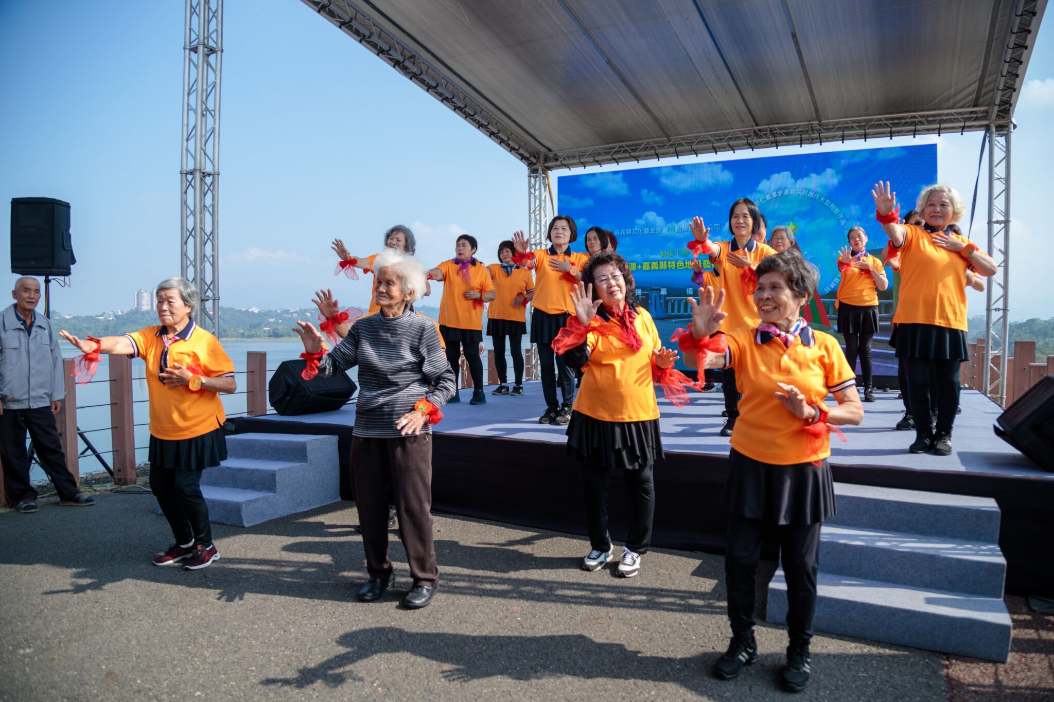 嘉義縣仁義潭全新地標「樂山樂水」揭幕　青銀世代共創家鄉記憶