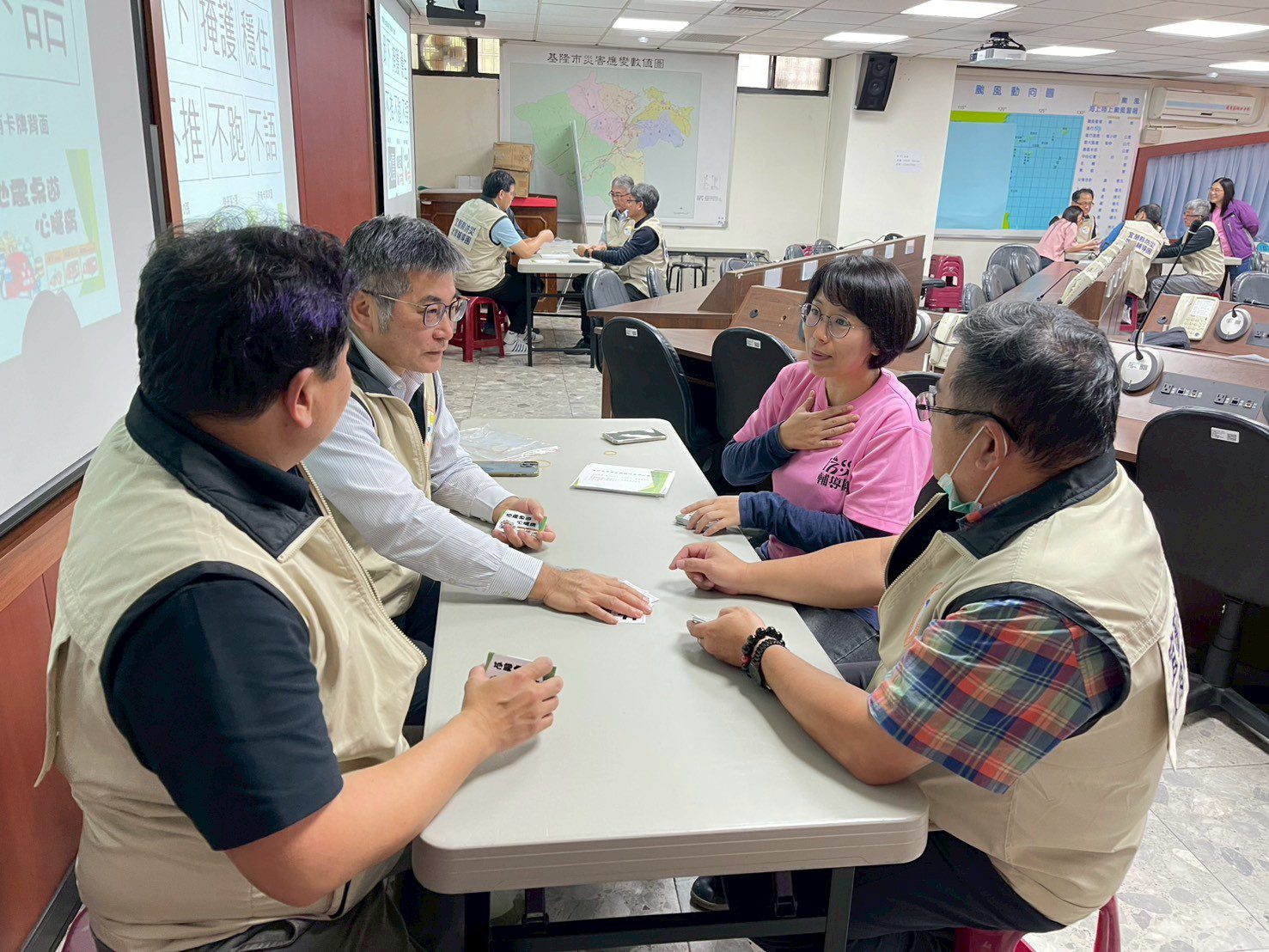 一把鑰匙、一張卡牌 宜蘭、基隆防災教育輔導團交流打造城市韌性 一把鑰匙、一張卡牌 宜蘭、基隆防災教育輔導團交流打造城市韌性