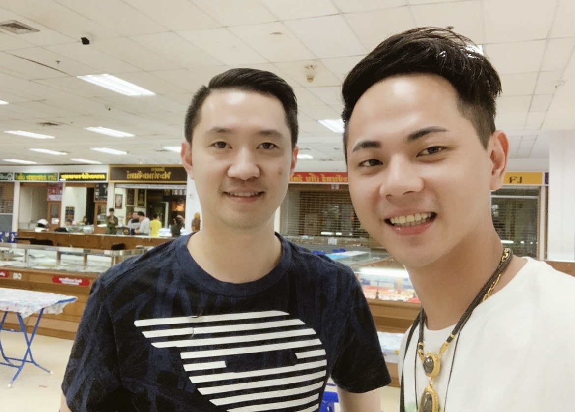 佛牌研究者俊儀(右)在台泰兩地被視為「值得信任的民間文化協作者。」（圖/夢幻佛牌 提供）