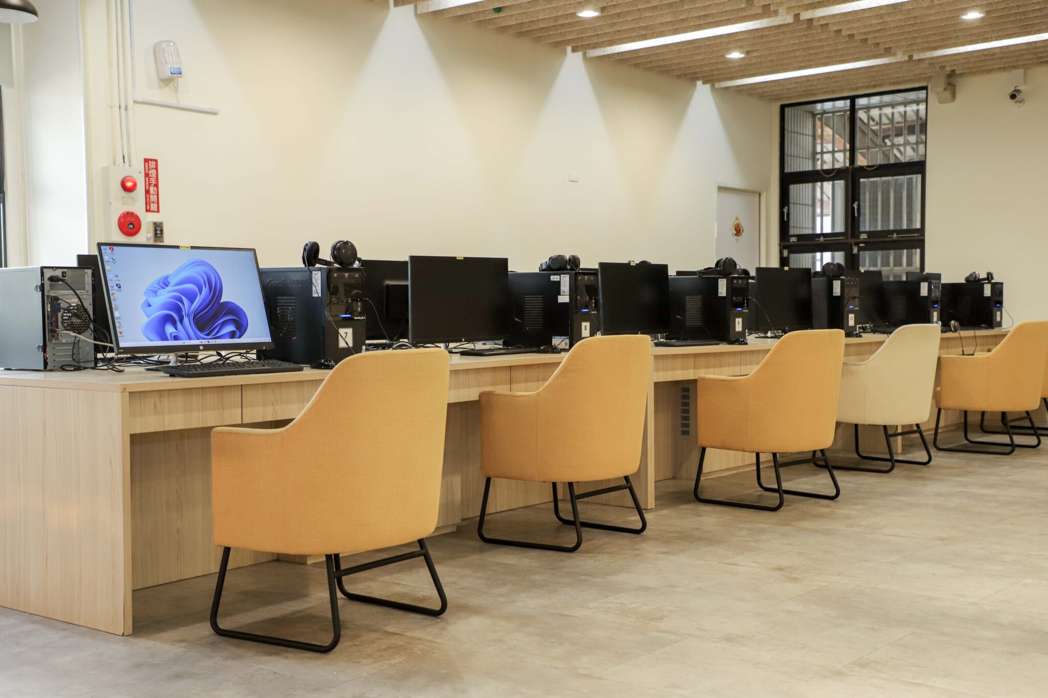 臺灣效率能源協會 捐贈國家地理影片公播權 嘉義縣圖書館數位資源再升級 臺灣效率能源協會 捐贈國家地理影片公播權 嘉義縣圖書館數位資源再升級