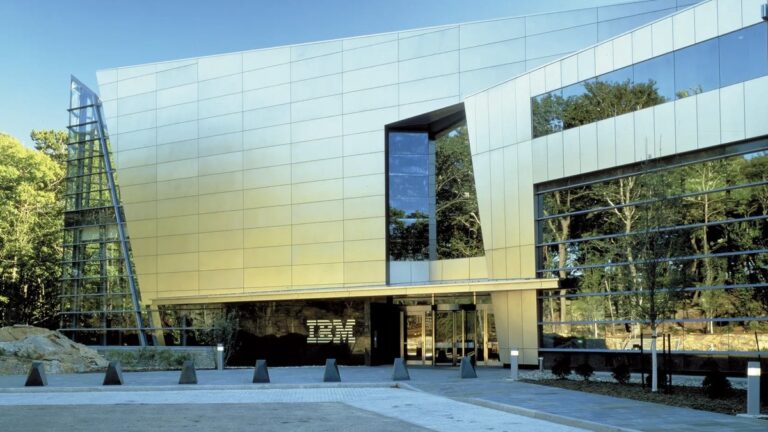 才稱 AI 資料中心難回本？IBM砸110億美元併基礎設施商震撼市場
