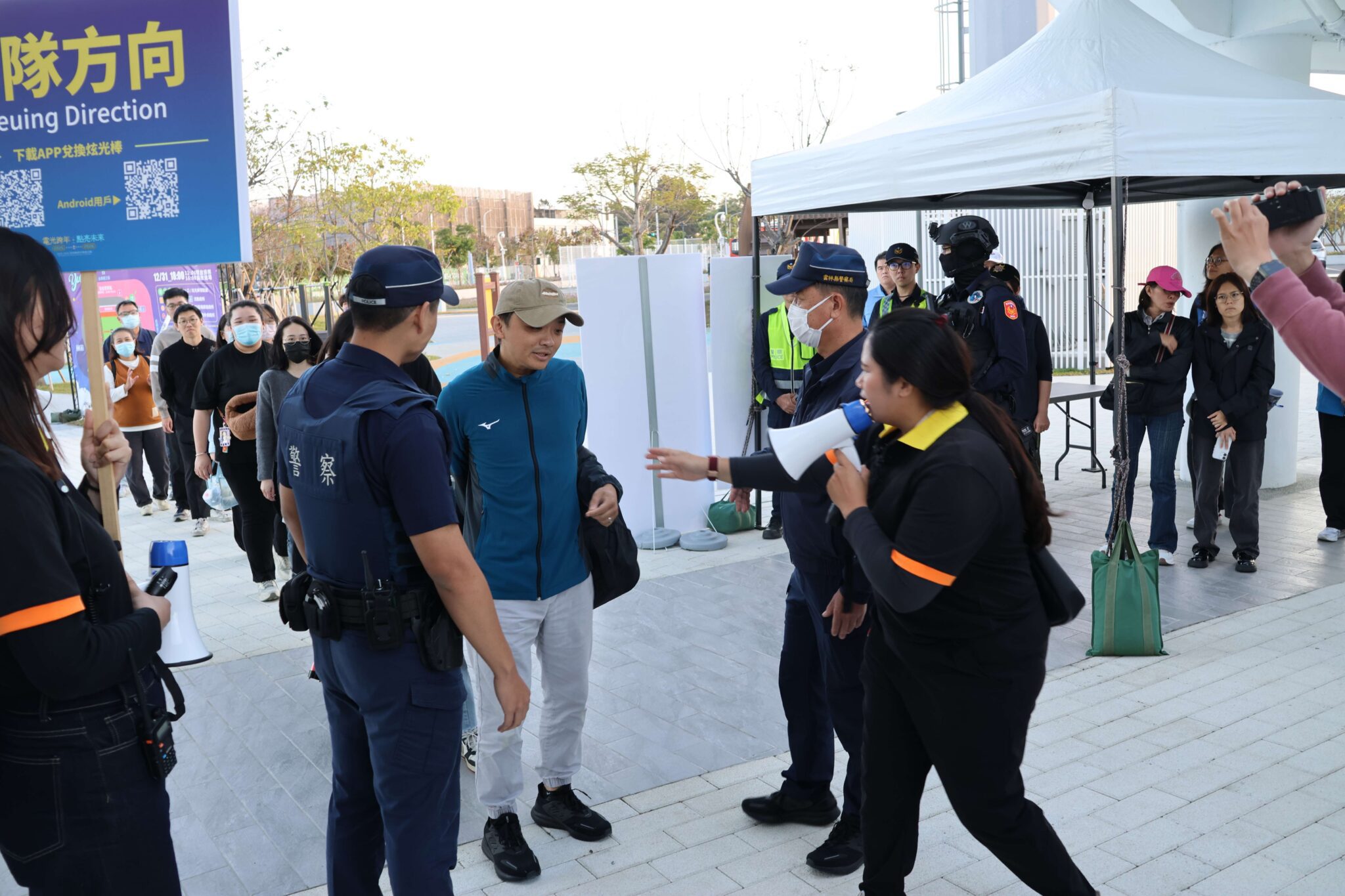 全力維安、平安跨年! 張麗善縣長坐鎮跨年 實兵演練 全力維安、平安跨年! 張麗善縣長坐鎮跨年 實兵演練