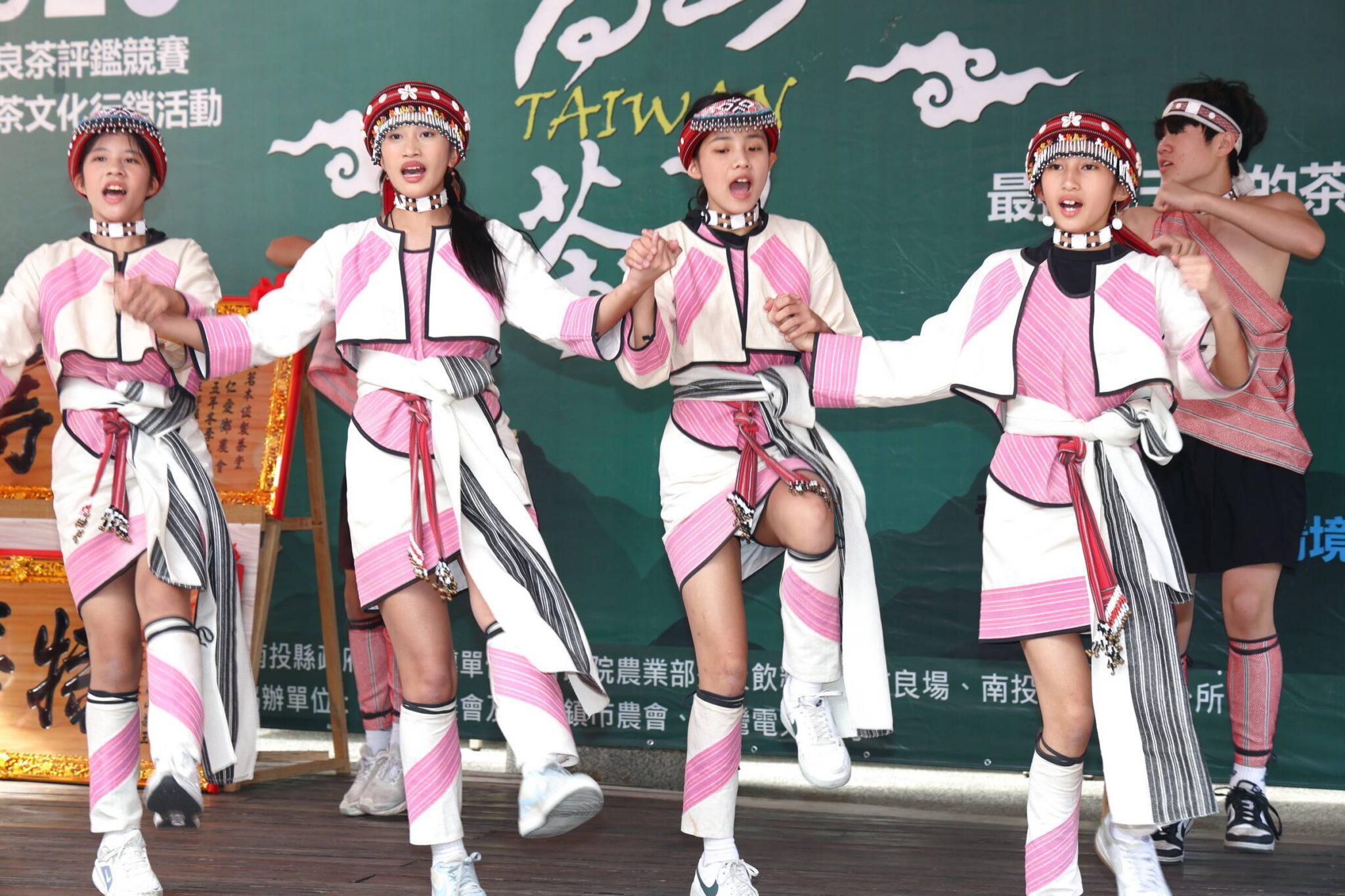 仁愛鄉農會2025台灣高山茶王冬茶評鑑頒獎　氣候淬鍊頂級好茶　特等獎「大茗本位製茶堂」百萬義賣傳愛鄉里