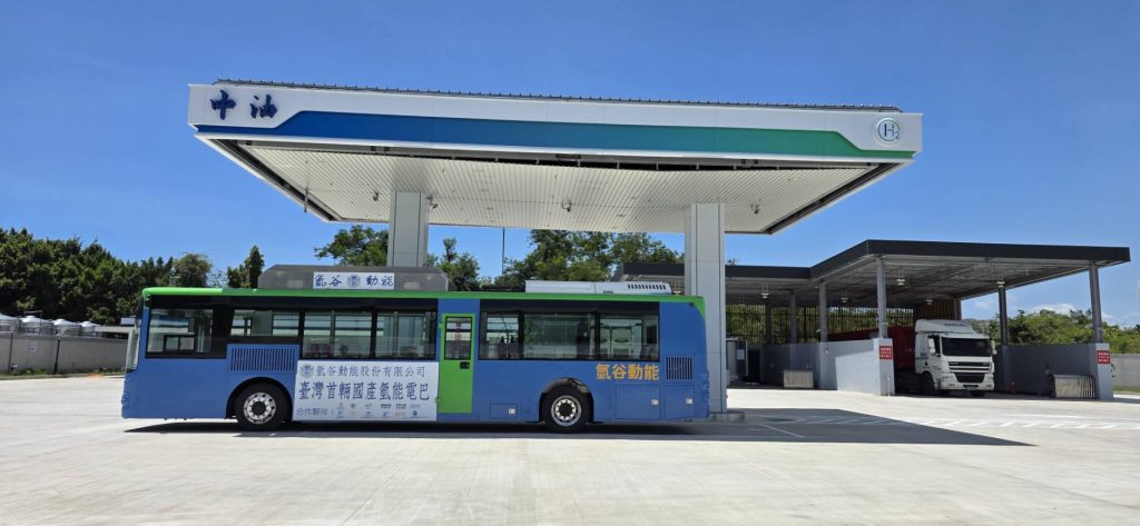 氫谷動能首輛氫能巴士赴德認證 攜手聯華林德佈局台灣氫能運輸 氫谷動能首輛氫能巴士赴德認證 攜手聯華林德佈局台灣氫能運輸