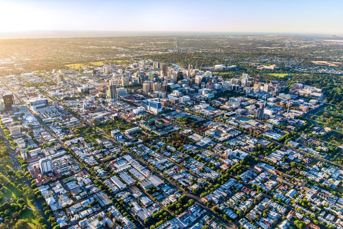 澳洲房市呈現兩極化?多地房價2030年前恐翻倍、首購族壓力增 澳洲房市呈現兩極化?多地房價2030年前恐翻倍、首購族壓力增