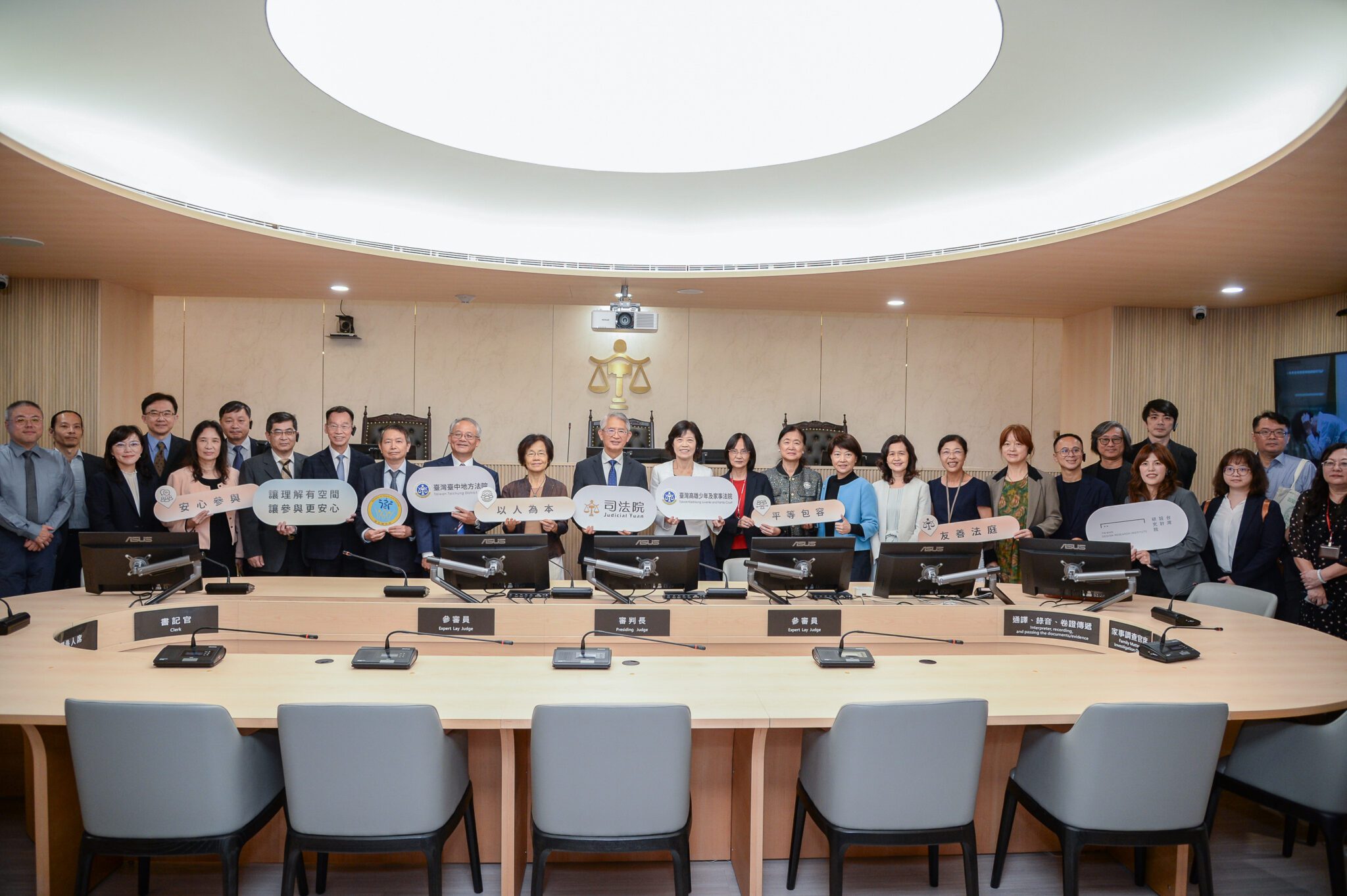 一年 160 件強制住院案　高雄啟用「精神衛生專家」參審法庭 司法從「高臺」走下，聽見病人的聲音