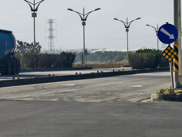 斥資近1.2億 雲縣府攜手台塑企業改善麥寮工業路及雲2線 工業路出現下陷及多處大面積龜裂破損,有用路安全之虞