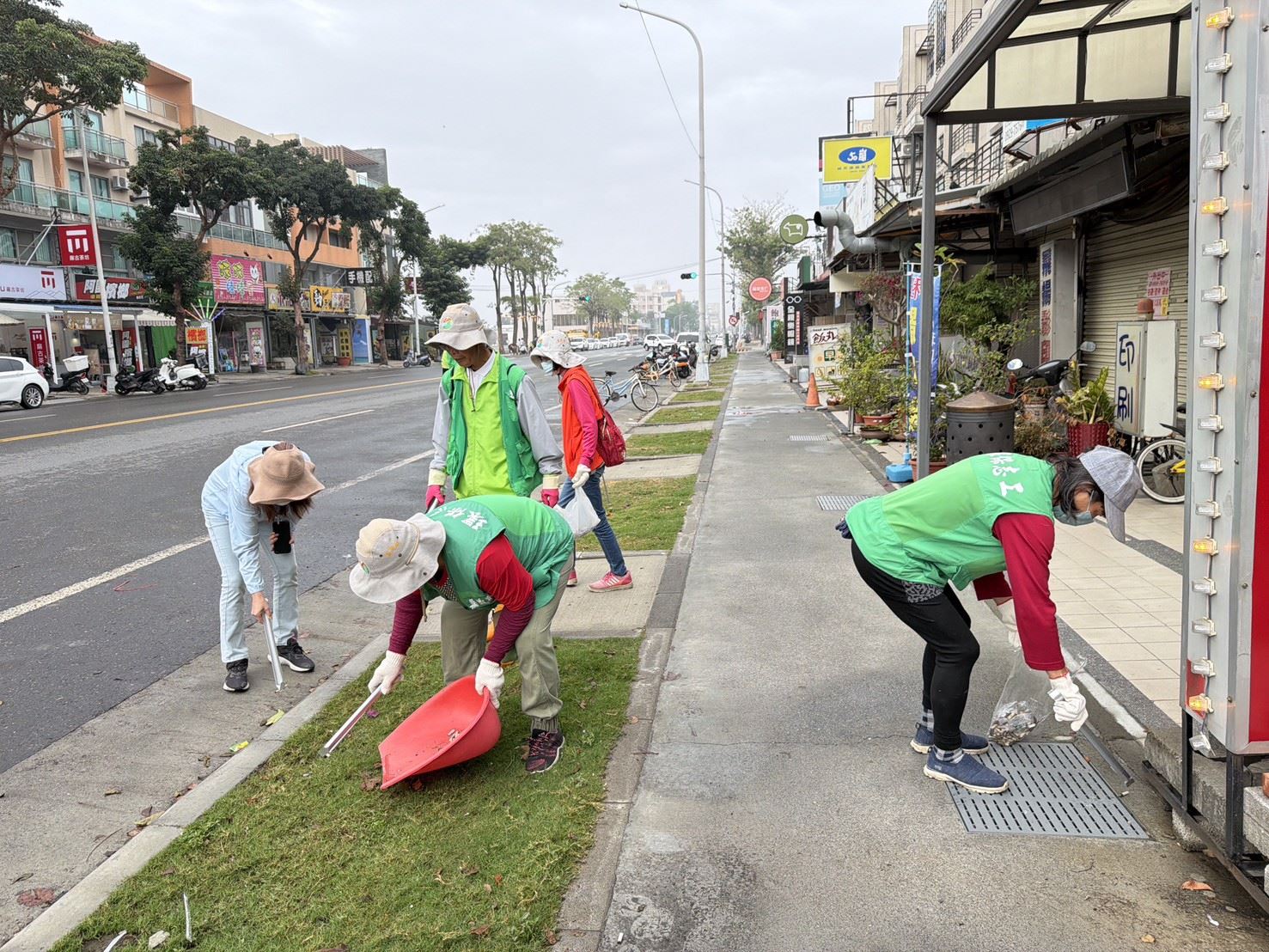 嘉縣村里清潔大作戰前進太保,公私協力整治商圈夜市環境 嘉縣村里清潔大作戰前進太保,公私協力整治商圈夜市環境