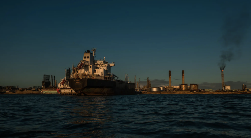 南美驚爆「海上長城」!川普祭最強武裝封鎖令 50艘受制裁油輪淪甕中之鱉、全球油價聞風跳漲 南美驚爆「海上長城」!川普祭最強武裝封鎖令 50艘受制裁油輪淪甕中之鱉、全球油價聞風跳漲