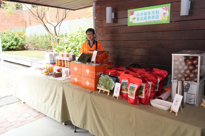 雲林社造創生論壇啟動地方創生新局 張麗善縣長:扎根社區、打造韌性永續的雲林 2025雲林縣社造創生論壇展示社造產業創新產品。