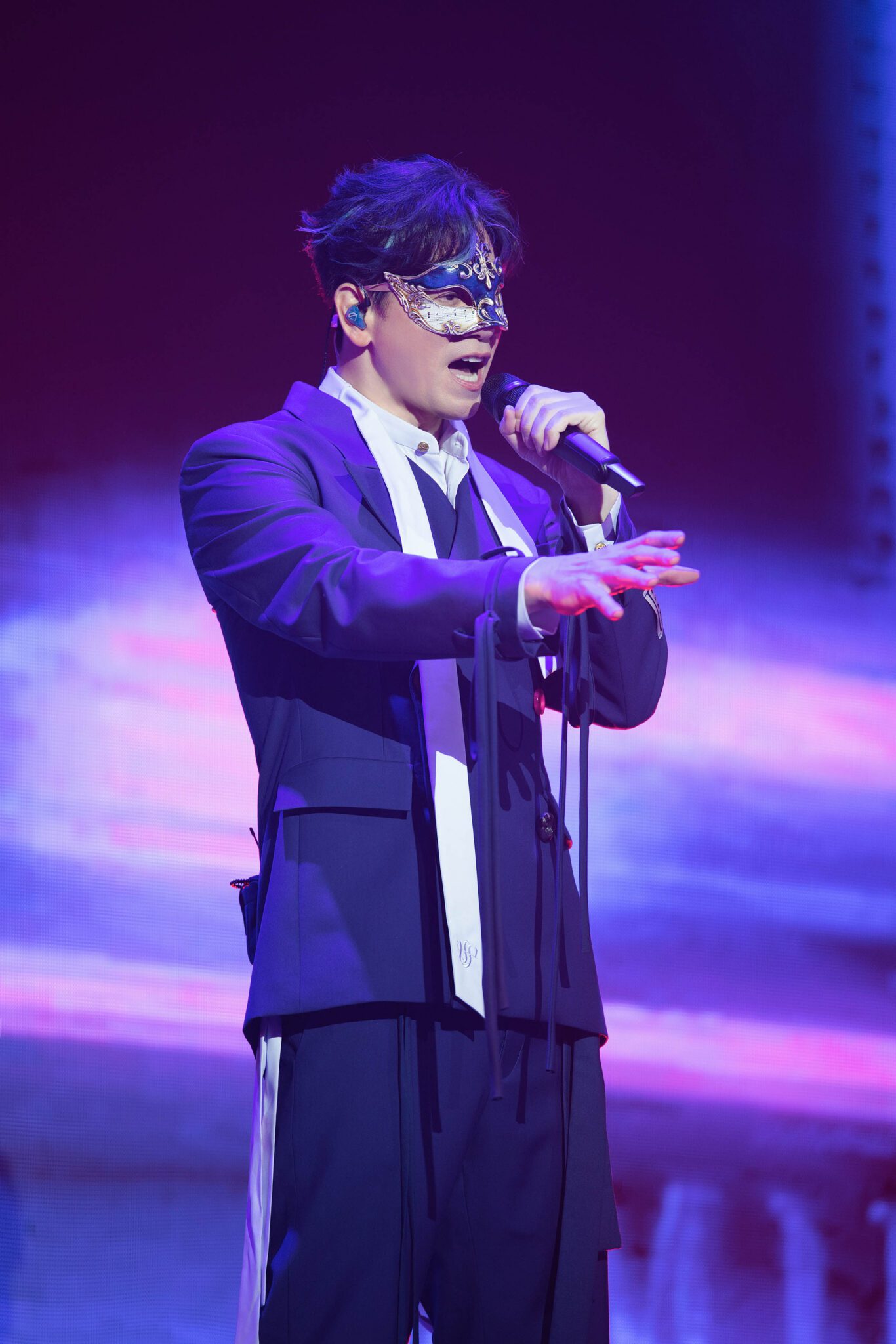 李聖傑〈癡心絕對〉 10017 次與萬人齊聲合唱震撼小巨蛋 李聖傑〈癡心絕對〉 10017 次與萬人齊聲合唱震撼小巨蛋