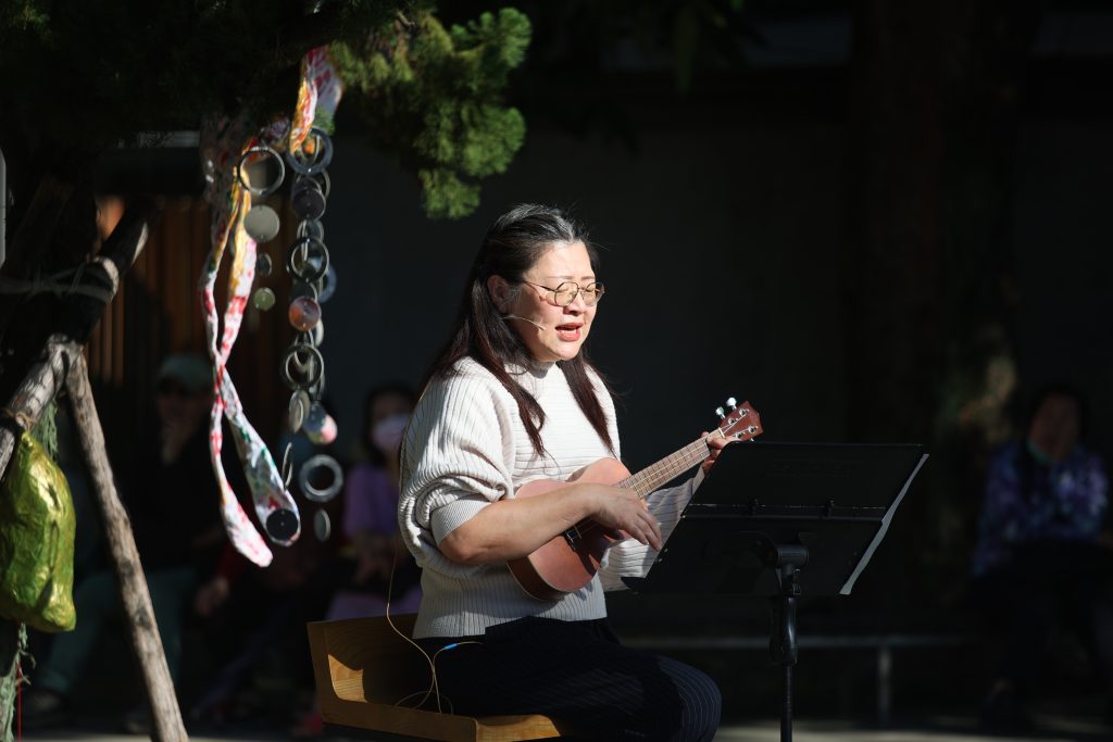 鼓動詩的雙翼,起飛了—頑石劇團《靈魂解放,回望自由演詩會》 鼓動詩的雙翼,起飛了—頑石劇團《靈魂解放,回望自由演詩會》