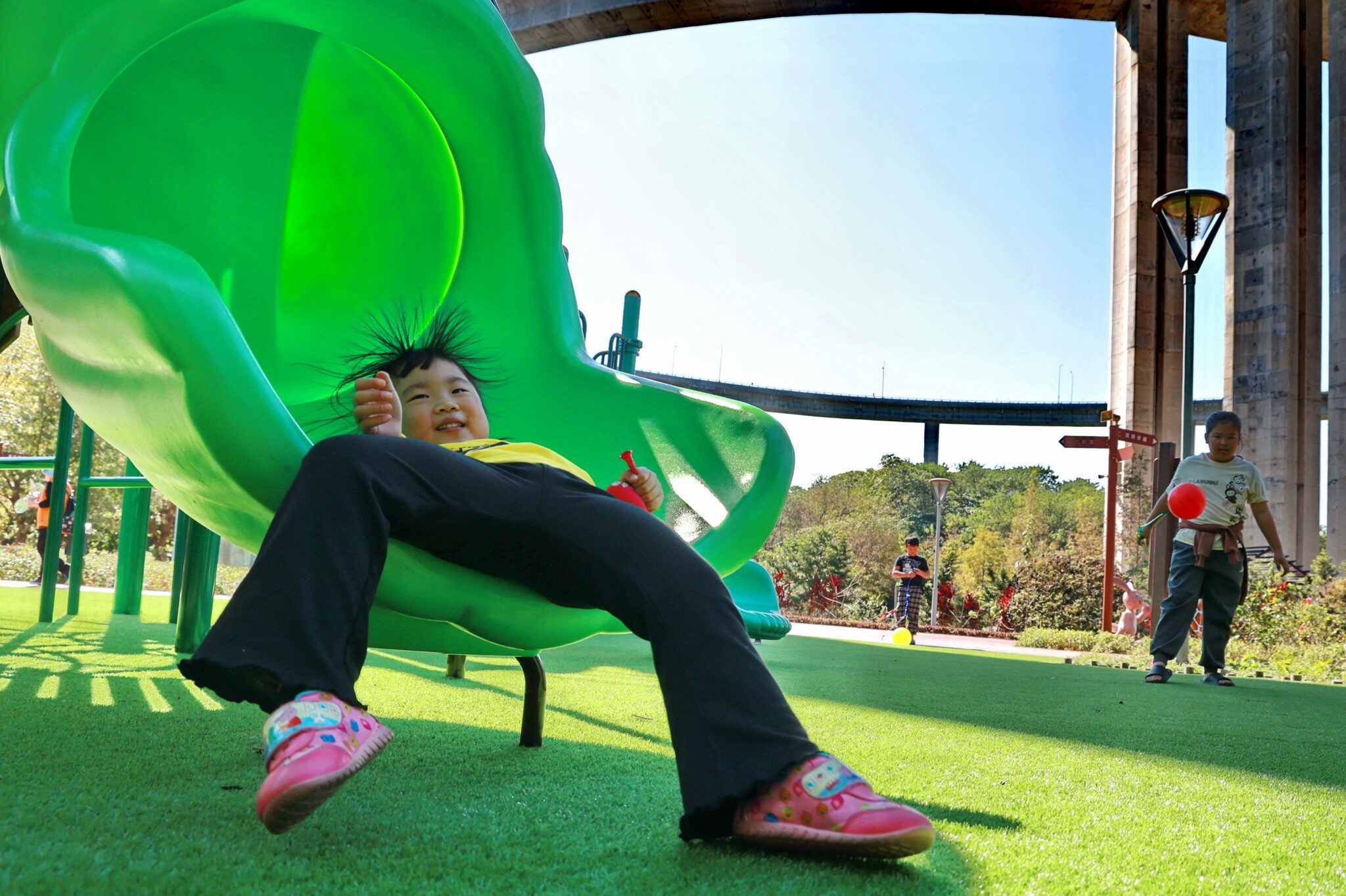 這個好玩！ 國姓橋聳雲天增設親子遊樂設施、山訓場