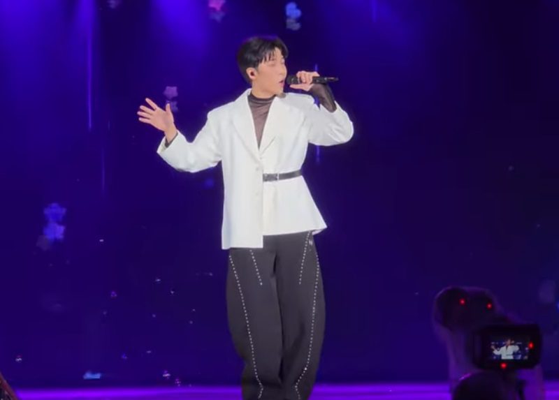 新北耶誕城演唱會/李東軒帶來深情金曲 其中〈糾結了〉致敬偶像周杰倫 渾厚嗓音征服台下歌迷 新北耶誕城演唱會/李東軒帶來深情金曲 其中〈糾結了〉致敬偶像周杰倫 渾厚嗓音征服台下歌迷