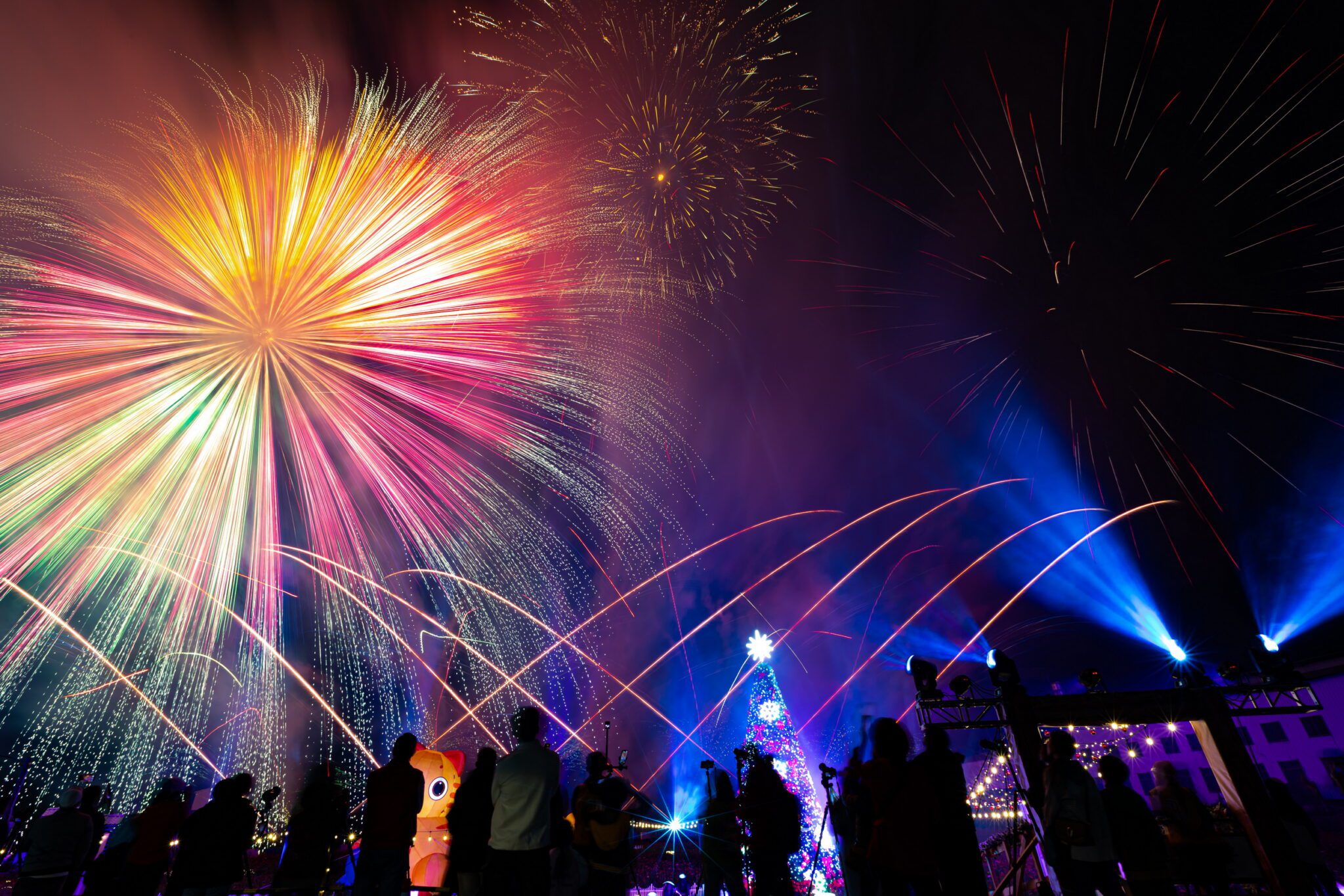 草屯聖誕點燈溫馨登場 縣長許淑華讚彰明電子熱心公益 草屯聖誕點燈溫馨登場 縣長許淑華讚彰明電子熱心公益