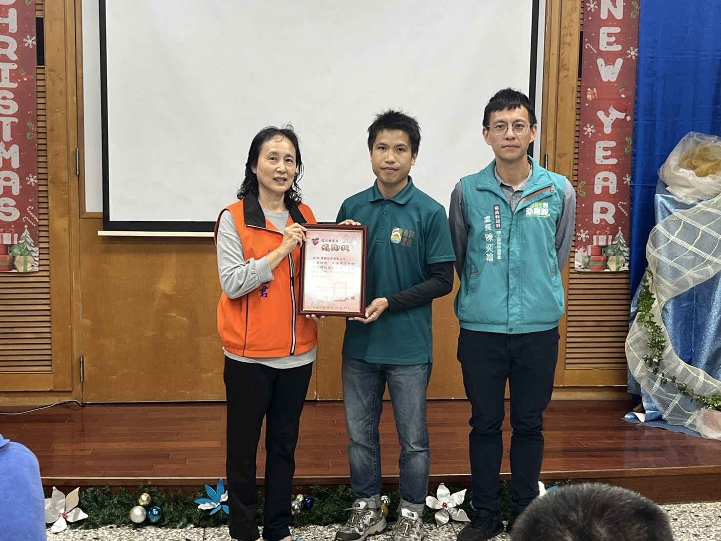 嘉義青創公司「青穎蔬果」回饋社會 攜手勞青處贈蔬菜傳愛心 嘉義青創公司「青穎蔬果」回饋社會 攜手勞青處贈蔬菜傳愛心