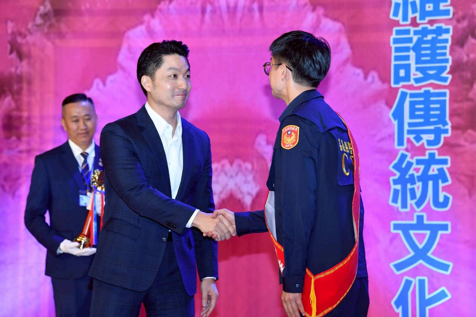 全國好人好事表揚大會 蔣萬安:施比受更有福是臺灣最動人的力量 全國好人好事表揚大會 蔣萬安:施比受更有福是臺灣最動人的力量