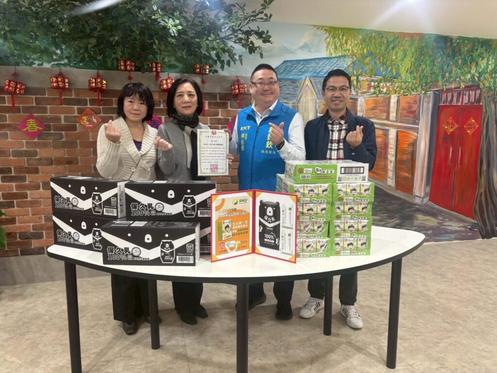 「戴錫欽」暖心送愛長者 辦公室主任訪 紅心字會 為長輩送暖補充營養 「戴錫欽」暖心送愛長者 辦公室主任訪 紅心字會 為長輩送暖補充營養