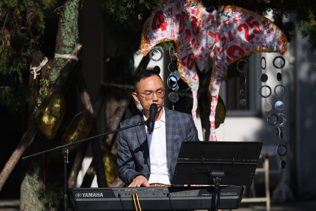 鼓動詩的雙翼,起飛了—頑石劇團《靈魂解放,回望自由演詩會》 鼓動詩的雙翼,起飛了—頑石劇團《靈魂解放,回望自由演詩會》