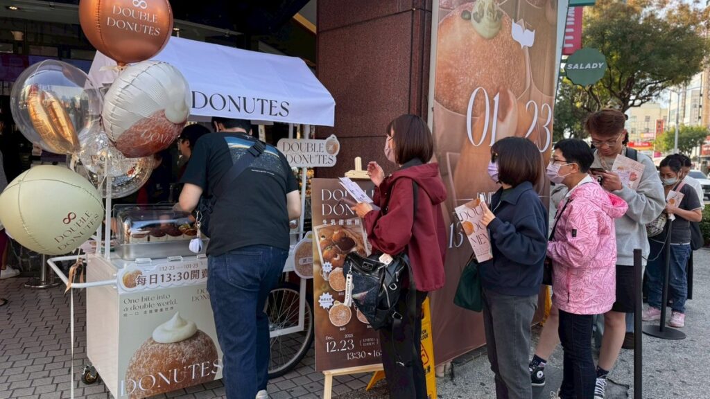 DONUTES多那之首推《生甜甜圈快閃車》 五大門市同步開賣掀排隊熱潮 DONUTES多那之首推《生甜甜圈快閃車》 五大門市同步開賣掀排隊熱潮